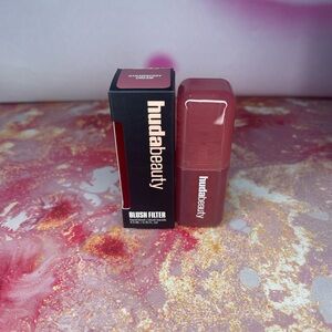 HUDA BEAUTY Blush Filter in Deep Pink( strawberry cream)